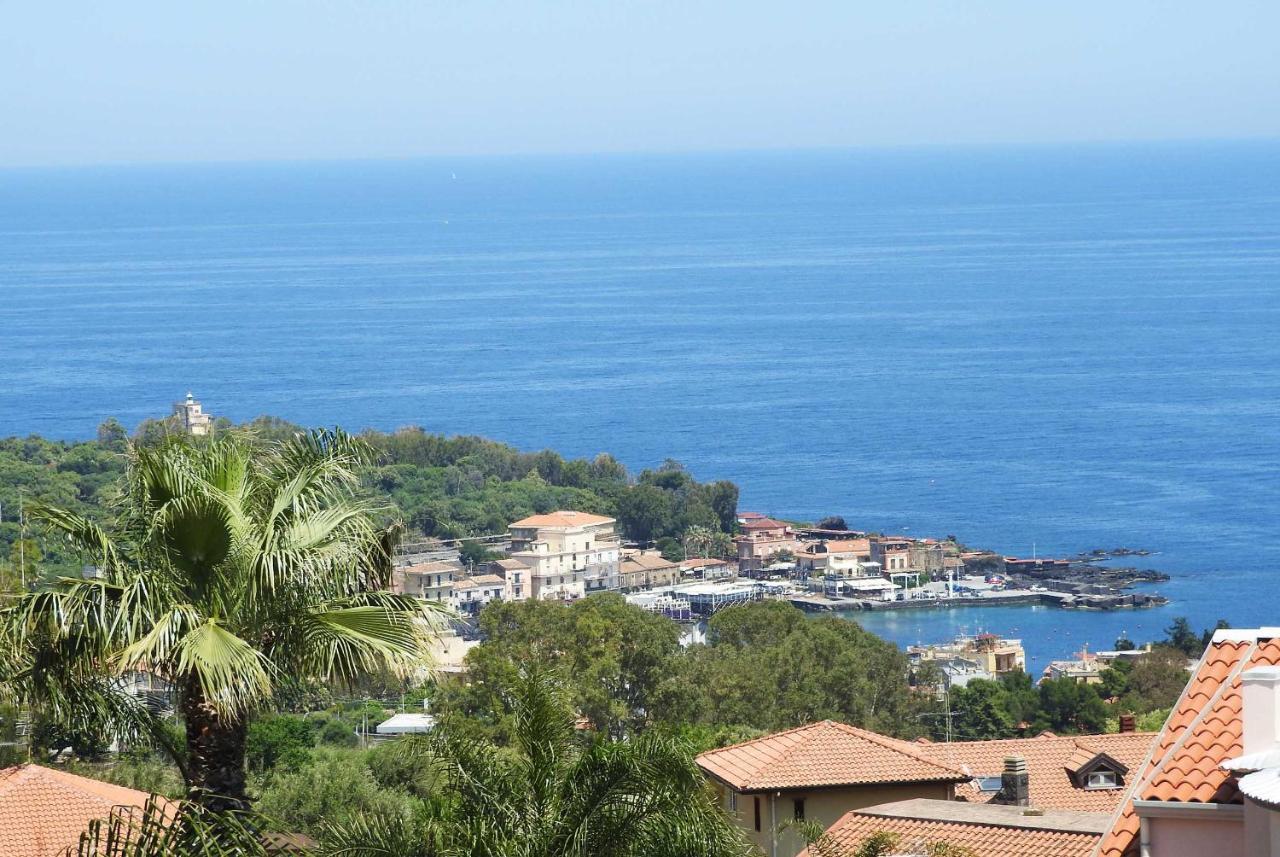 Ferienwohnung Mansarda Sul Mare Dei Ciclopi Aci Trezza Exterior foto
