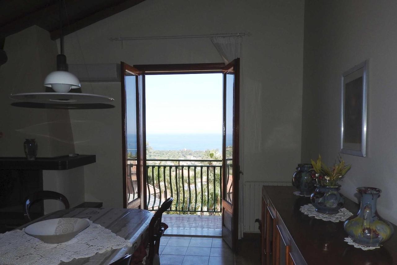 Ferienwohnung Mansarda Sul Mare Dei Ciclopi Aci Trezza Exterior foto